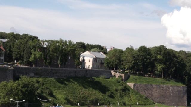 Ивангород, 525 лет Полковой оркестр исполняет йоксу - польку с башни крепости51 смотреть онлайн