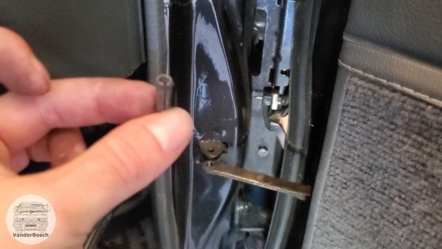 1991 Mitsubishi Delica L300 - Door & Window Weatherstrip Replacement смотреть онлайн