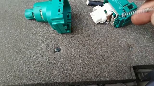 не гаснут стопу в задних фонарях Scoda Самая частая проблема смотреть онлайн