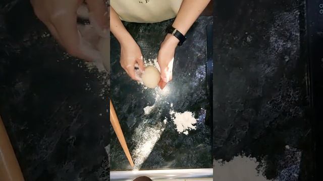 Очень вкусное блюдо пидэ. Турецкое пидэ. Çox Dadlı Yemək Pide. Türk Yeməyi Pide