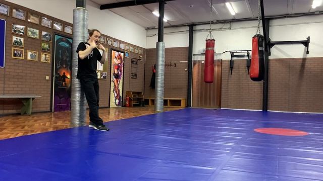 Кувырок и перекат назад на точность в столб смотреть онлайн