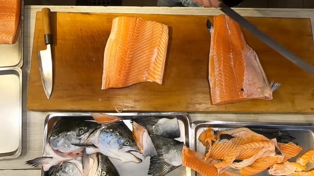 How To Fillet a Whole Salmon To Make Sashimi & Sushi - Taiwanese street food смотреть онлайн