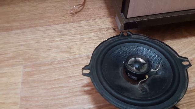 ПОДКЛЮЧИЛ КОЛОНКУ К РОЗЕТКЕ ИИИИИИИИ... смотреть онлайн
