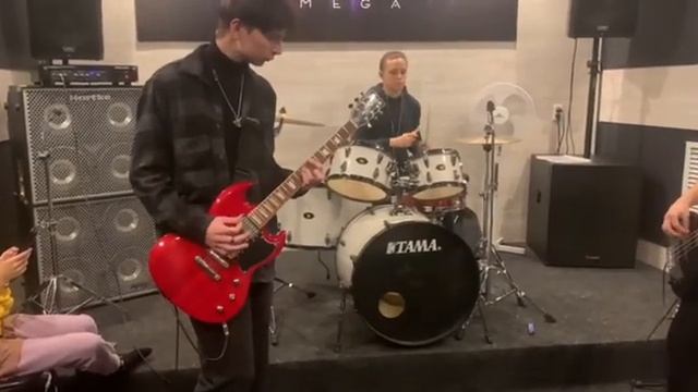 Парни сочинили свою музыку. Репетируют. Будем писать слова к песне. 11.10.2023г. смотреть онлайн