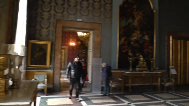 Экскурсия в Неаполитанский Королевский дворец. смотреть онлайн