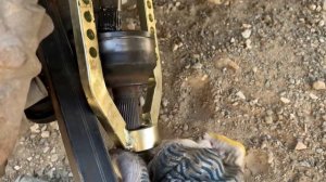 Как снять шрус без особого труда не снимая привод с коробки. Мазда 3 и съёмник шрусов.