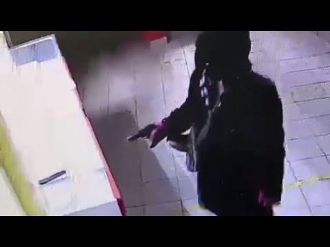 В Карелии сотрудниками уголовного розыска раскрыто разбойное нападение на ломбард смотреть онлайн