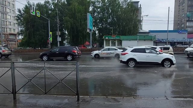НОВОСИБИРСК ПОСЛЕ ДОЖДЯ ЗАТОПИЛО ДОРОГИ/ЛИВНЕВКИ НЕ РАБОТАЮТ/ПОСЛЕДСТВИЯ ОГРОМНЫЕ ЛУЖИ смотреть онлайн
