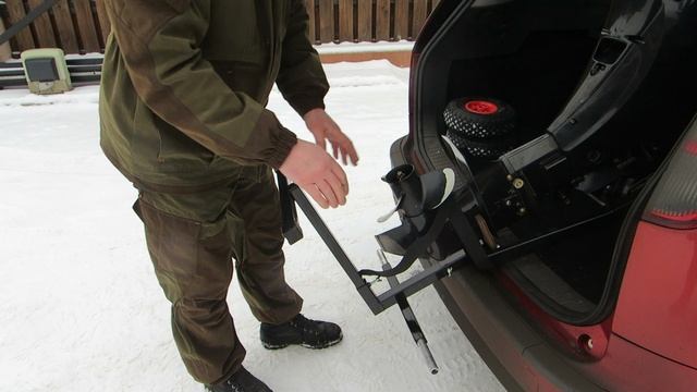 3. погрузка мотора С20 4т в машину с помощью ручк-транца с колесами.MOV