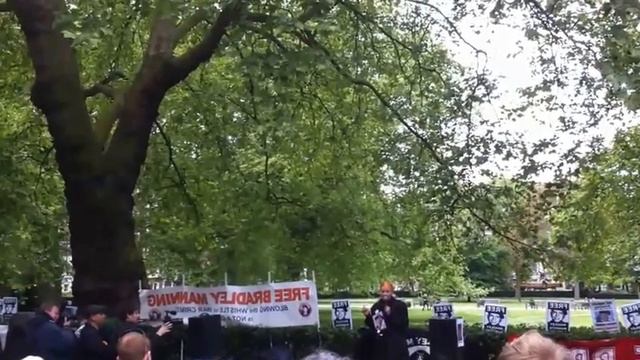 #BradleyManning Demo Vivienne Westwood Speaks смотреть онлайн