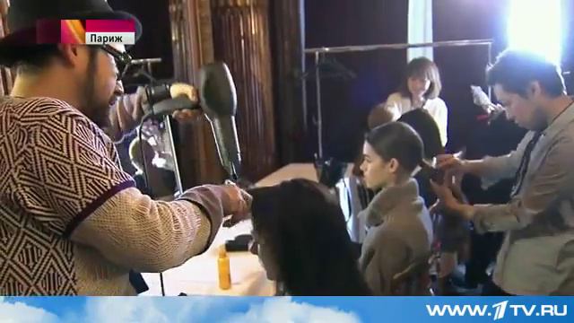 В Париже на Неделе моды прошел показ новой коллекции российского модельера Валентина Юдашкина Пер смотреть онлайн