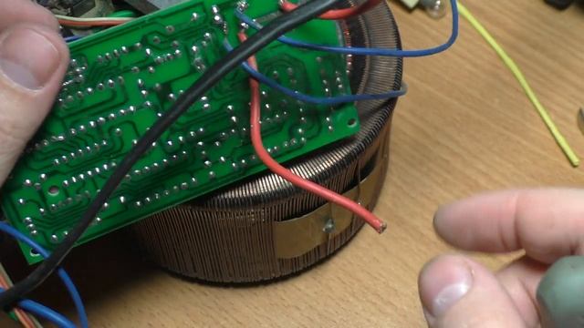 Стабилизатор напряжения ресанта АСН-1000/1-ЭМ. Вскрытие и осмотр начинки