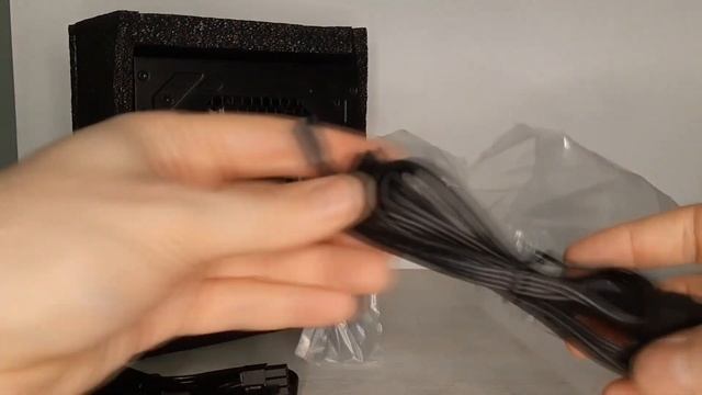Gigabyte UD1000GM PG5 unboxing смотреть онлайн