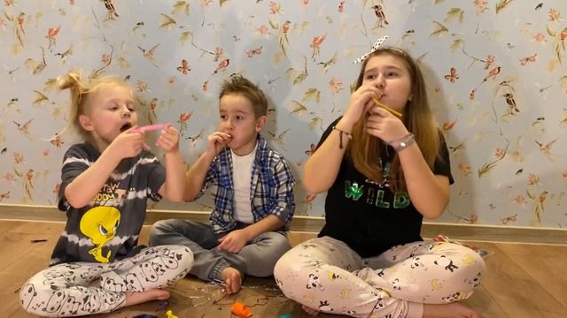 Что в шарике? В каком-то шарике обязательно должен быть сюрприз! Найдем его вместе! смотреть онлайн