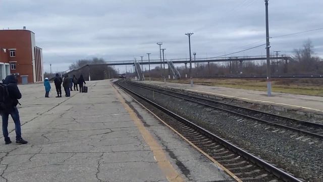 На перроне. Железнодорожный вокзал. Балаково смотреть онлайн