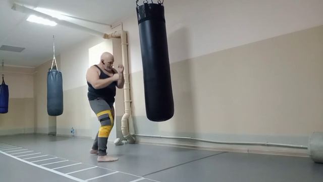 Пока ученики не пришли, я разминаюсь смотреть онлайн