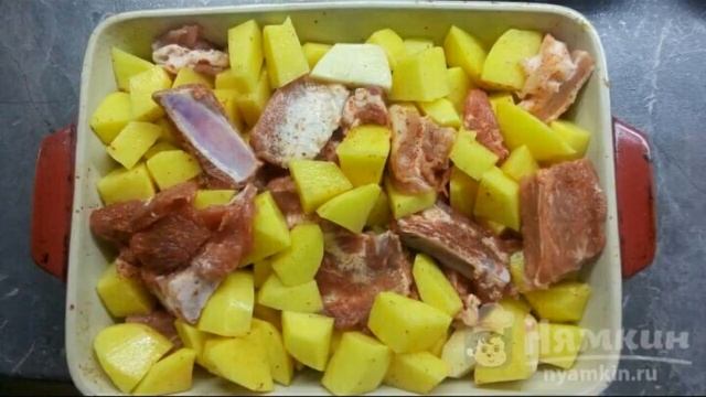 Pork baked with potatoes in the oven смотреть онлайн