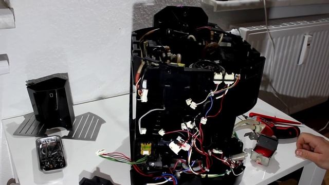 Krups ea9000 ea90 ea901010 regeneracja pompy wymiana pompy pump replacement Pumpenwechsel смотреть онлайн