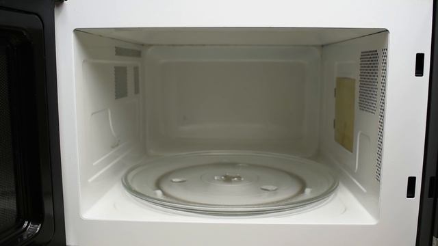 Is Your Microwave Oven Slowly Cooking You? Find Out! смотреть онлайн