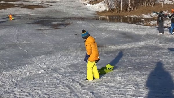 Горы Лыжи и Мы на санках Катя в ЛУЖЕ Собачки Сенбернары на ферме в Альпах Жарим