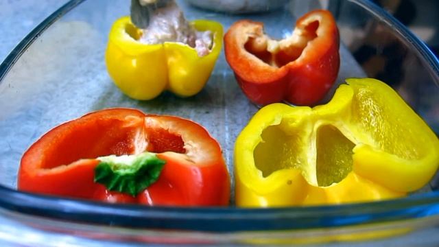 Закуска на все времена - сочные фаршированные болгарские перцы - настоящее объедение! смотреть онлайн