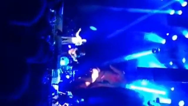 Океан Эльзы - холодно(live) смотреть онлайн