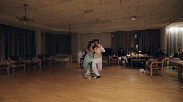 Gallo Ciego - Color Tango de Roberto Alvarez, Adrian Carmona & Ksenija Krivoruchko смотреть онлайн
