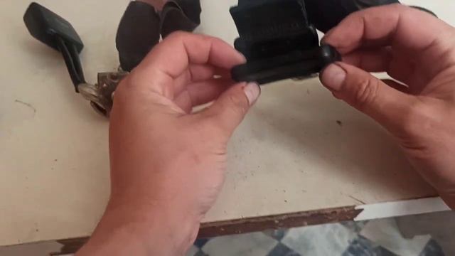 Замки задних ремней безопасности на Пассат Б3 универсал. Запчасти на Пассат б3. салон безопасность. смотреть онлайн