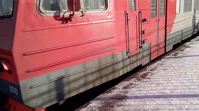 13 февраля 2024 Электропоезд эт2м-090 Сообщением Санкт-Петербург-Любань Прибывает на станцию Колпин смотреть онлайн