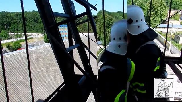 Подъем по автолестнице с сухой рукавной линией с присоединенным стволом РС 50 на высоту смотреть онлайн