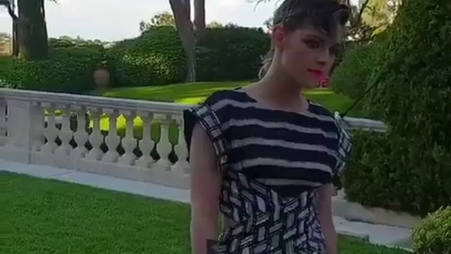 Кристен на ужине AMFAR Gala - 5 смотреть онлайн