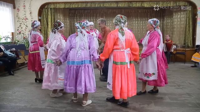 Хороводная игра «Пуке нылы»(«Сидит девица»). Граховский район, д. Лолошур-Возжи (удм.Бадӟым Вожой). смотреть онлайн