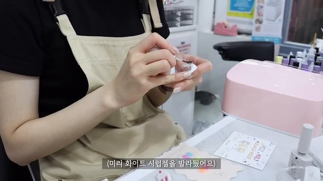 SUB[VLOG] 어느덧 5월 중순,여름 이벤트 패디 준비(네일 신상 맛보기, 제일 비싼 이달의 아트 시술, 끝없는 아트만들기 늪, 스파클 팔레트, 홀리몰리마그넷젤, 네일샵 일상 смотреть онлайн