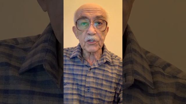 КОТ, МУРЛЫЧА, СПИТ У МИСКИ смотреть онлайн