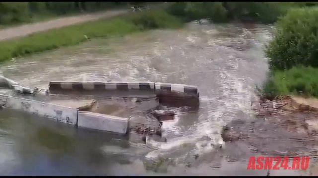Паводок размыл мост между Белогорском и станцией Украина смотреть онлайн