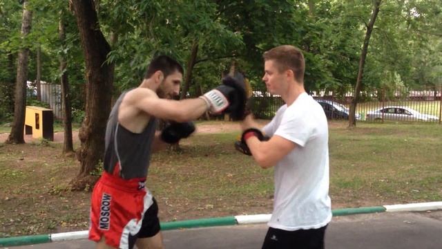 Работа на лапах в стиле Мейвезера. Mayweather style Mittwork . смотреть онлайн