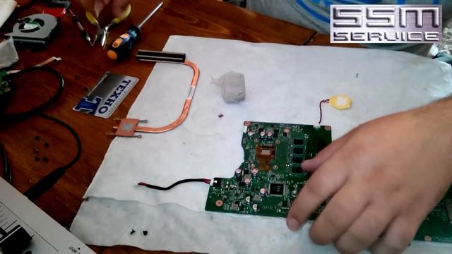 Как почистить от пыли ноутбук Asus X501A X501U X502CA X502C и заменить в нём термо пасту смотреть онлайн