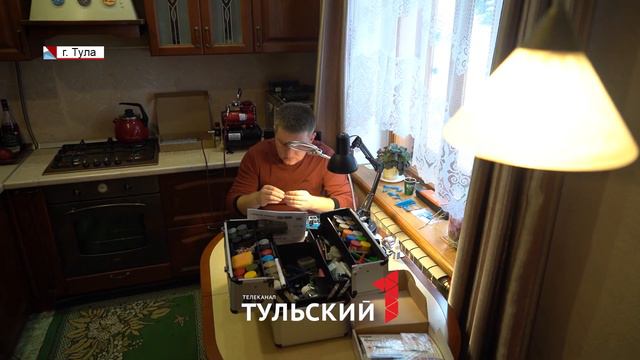 Сотрудник МЧС Кирилл Бирюлин собрал служебную машину в 43 раза меньше оригинала смотреть онлайн