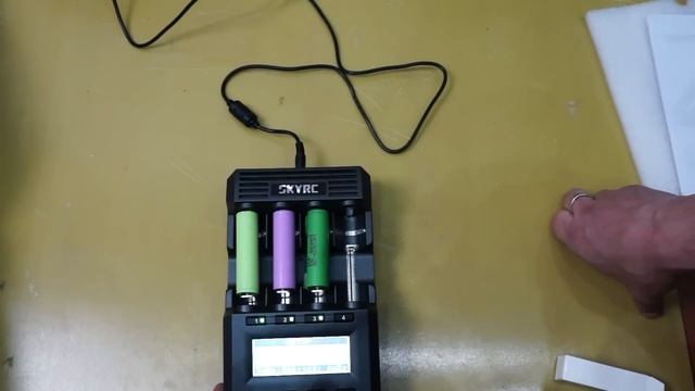 Распаковка зарядного устройства SKYRC MC3000 смотреть онлайн