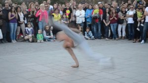УЛИЧНЫЕ ТАНЦОРЫ. ПАРИЖ ► Очень Здорово Выполняют Разные Трюки