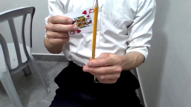 Transform a card by passing behind a pencil смотреть онлайн
