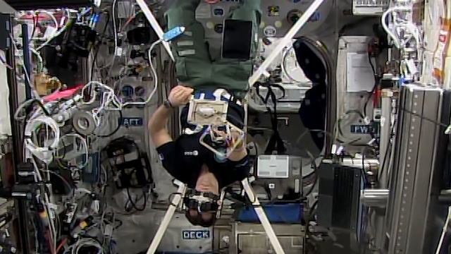 Новости МКС: 23-30 мая | Внезапный выход в открытый космос! смотреть онлайн