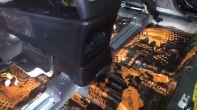 Недостаток штатной шумки в Киа Соренто легко восполняется с помощью материалов ComfortMat смотреть онлайн