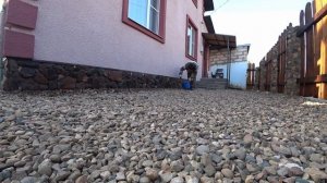 Декоративная отделка цоколя природным камнем. Красиво и недорого .  Своими руками.