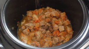 Вкусный гуляш из свинины с подливкой в мультиварке / как приготовить гуляш из свинины