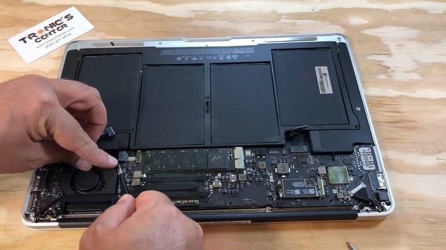 Replacing Fan on 13" MacBook Air - Full 13" MacBook Air Fan installation - MacBook Bad Fan смотреть онлайн