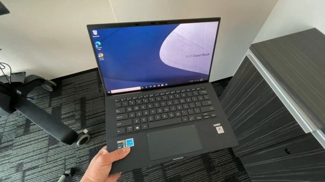 Asus ExpertBook B9 跌地測試 смотреть онлайн