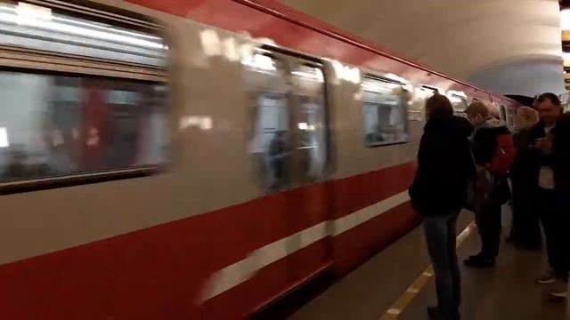 Юбилейный приехал на станцию Гражданский проспект смотреть онлайн