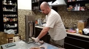 Сыровяленая колбаса, набивка, вяление и способ хранения. №4.