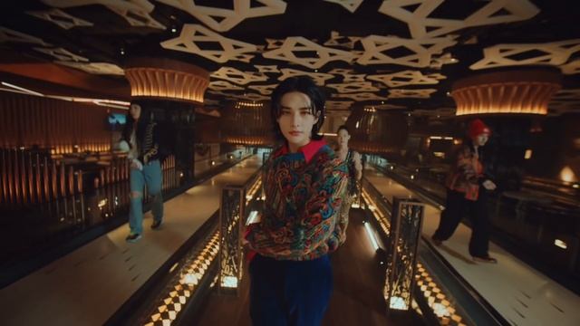 Etro Earthbeat X Stray Kids (Dance Racha) смотреть онлайн